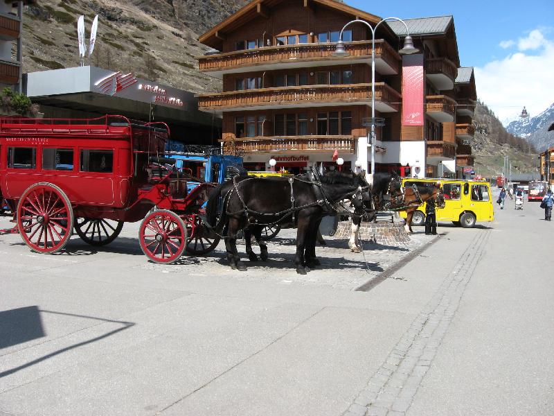IMG_0602 Zermatt vor dem Bahnhof