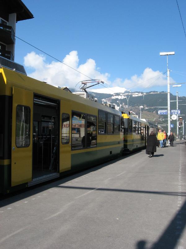 IMG_0936 Bahn nach Kleine Scheidegg